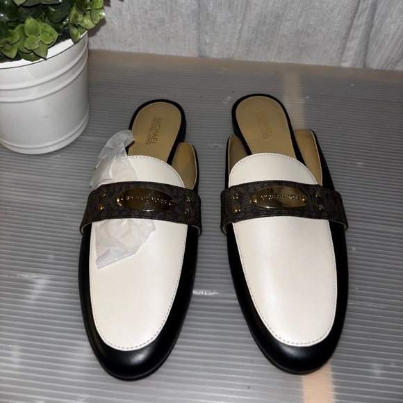 Michael Kors - Picture 2 of 4